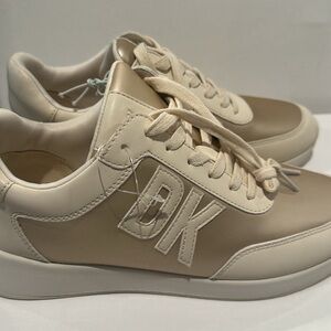 DKNY Cream Sneakers. Cream and Gold.  Size 8